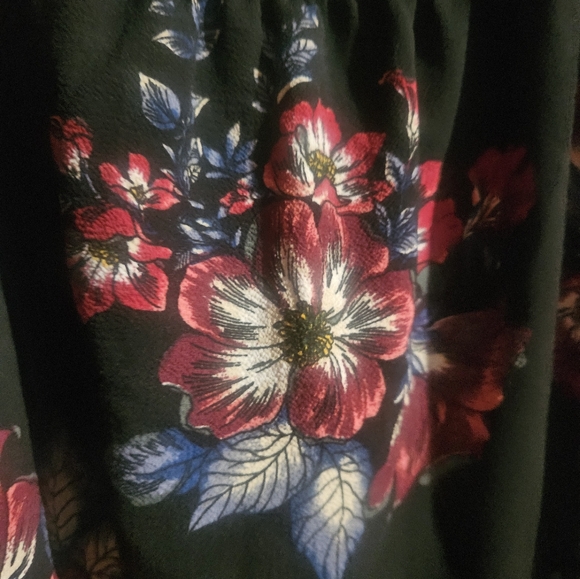 Floral Top by Windsor size M - Picture 3 of 5